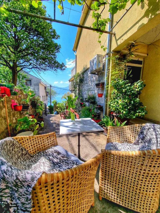 Apartment On The Shore Of The Bay Of Kotor With Free Wi-Fi Екстер'єр фото