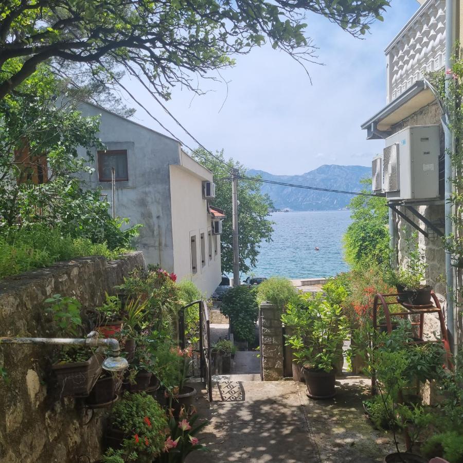 Apartment On The Shore Of The Bay Of Kotor With Free Wi-Fi Екстер'єр фото